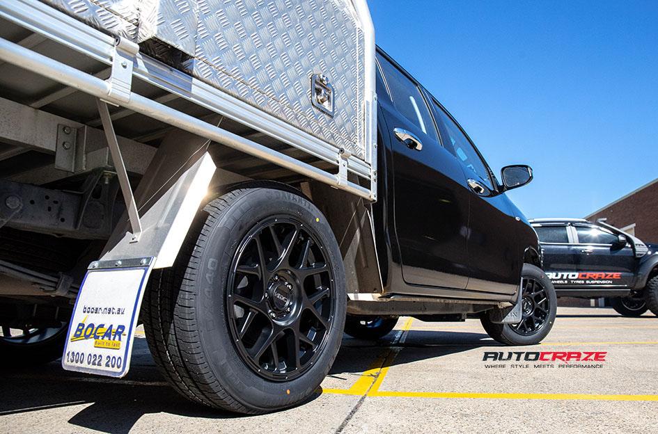 TOYOTA HILUX 2WD (2005 ONWARDS) BULLY KM708 SATIN BLACK